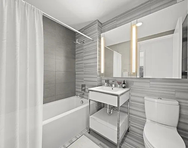 West 42nd Street - Photo Thumbnail 4