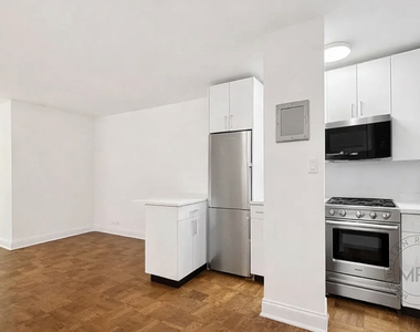East 35th Street - Photo Thumbnail 3