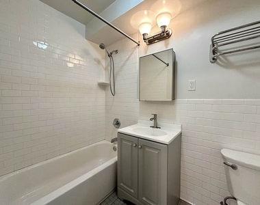 73-04 Ditmars Boulevard - Photo Thumbnail 3