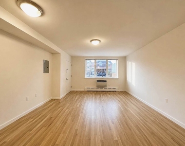73-04 Ditmars Boulevard - Photo Thumbnail 1