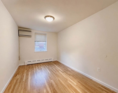 73-04 Ditmars Boulevard - Photo Thumbnail 5