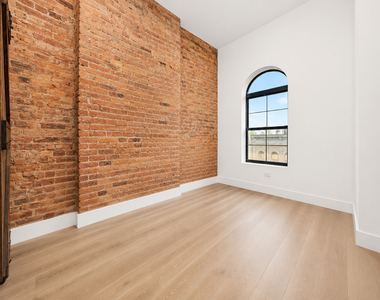 727 Knickerbocker Avenue - Photo Thumbnail 4