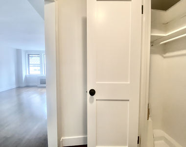East 44th Street - Photo Thumbnail 12
