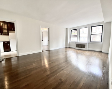 East 44th Street - Photo Thumbnail 1