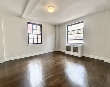 East 44th Street - Photo Thumbnail 7