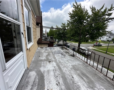 394 Taunton Place - Photo Thumbnail 2