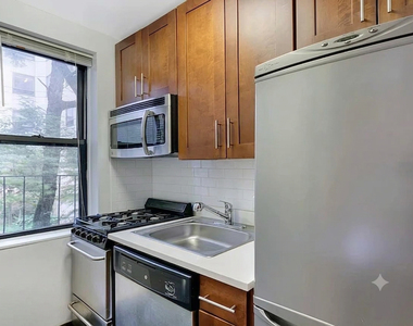  East 46th Street - Photo Thumbnail 3