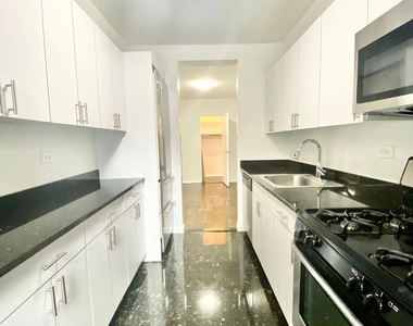 East 51st Street - Photo Thumbnail 3
