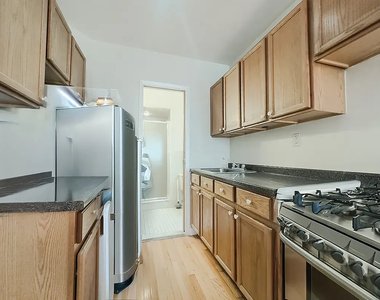 527 West 48th Street - Photo Thumbnail 1