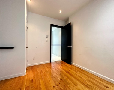 953 Columbus Avenue - Photo Thumbnail 3