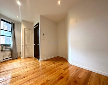 953 Columbus Avenue - Photo Thumbnail 6