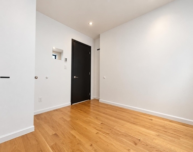 953 Columbus Avenue - Photo Thumbnail 7