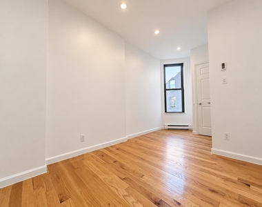 953 Columbus Avenue - Photo Thumbnail 5