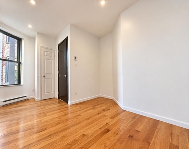 953 Columbus Avenue - Photo Thumbnail 6