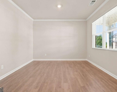 157 Lost Creek Boulevard - Photo Thumbnail 14