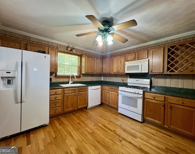 6695 Courtney Drive - Photo Thumbnail 7