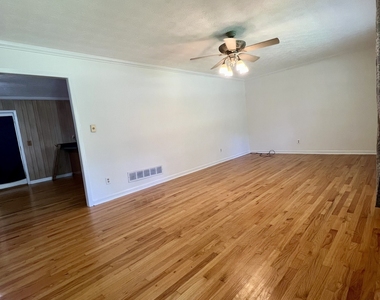 6695 Courtney Drive - Photo Thumbnail 4