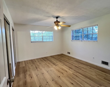 6695 Courtney Drive - Photo Thumbnail 10