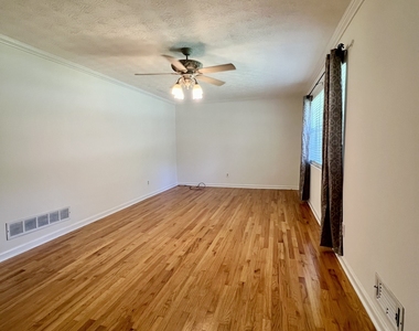 6695 Courtney Drive - Photo Thumbnail 5