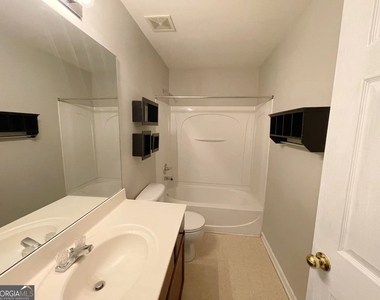 401 Norton Crossing - Photo Thumbnail 15