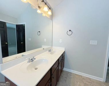401 Norton Crossing - Photo Thumbnail 12