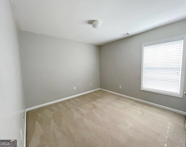 401 Norton Crossing - Photo Thumbnail 14