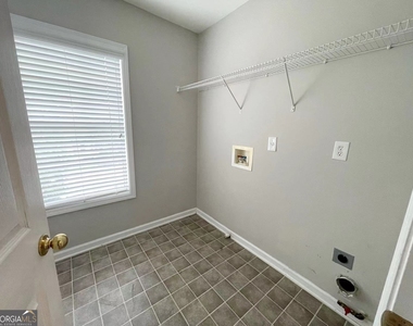 401 Norton Crossing - Photo Thumbnail 16