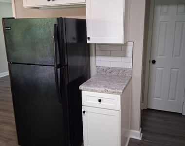 8229 Queens Drive - Photo Thumbnail 17