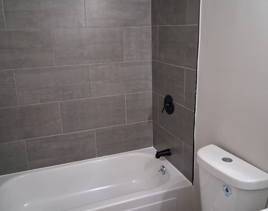 8229 Queens Drive - Photo Thumbnail 9