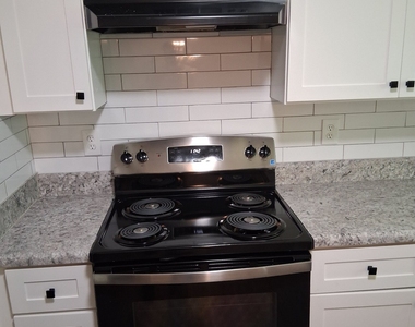 8229 Queens Drive - Photo Thumbnail 18