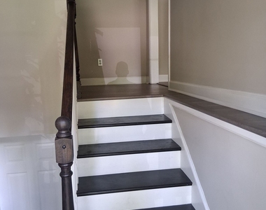 8229 Queens Drive - Photo Thumbnail 2