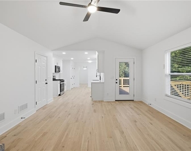 230 Pinebridge Court - Photo Thumbnail 13