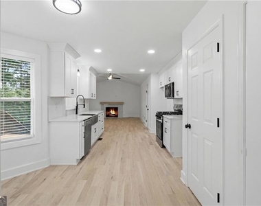 230 Pinebridge Court - Photo Thumbnail 7