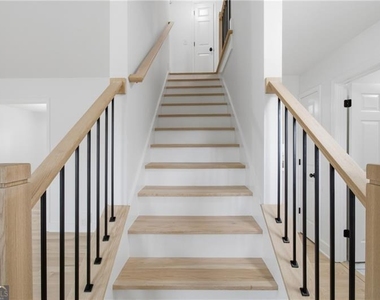 230 Pinebridge Court - Photo Thumbnail 18