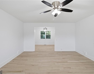 230 Pinebridge Court - Photo Thumbnail 4