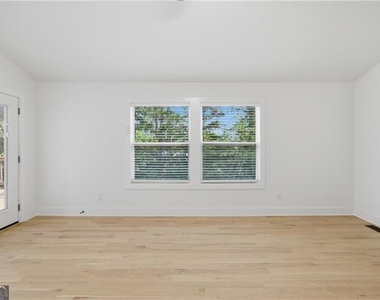 230 Pinebridge Court - Photo Thumbnail 12