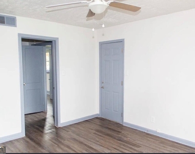 2418 Crestview Avenue - Photo Thumbnail 15