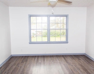 2418 Crestview Avenue - Photo Thumbnail 11
