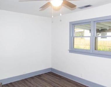2418 Crestview Avenue - Photo Thumbnail 12