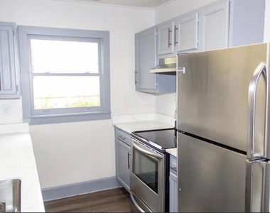 2418 Crestview Avenue - Photo Thumbnail 6