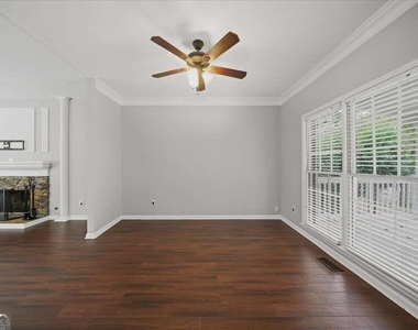 4085 Pineset Drive - Photo Thumbnail 8
