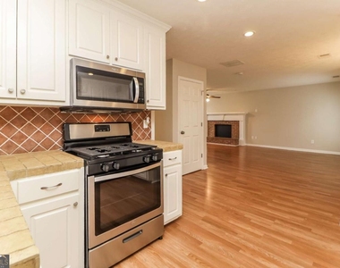 1387 Bramlett Forest Court - Photo Thumbnail 4