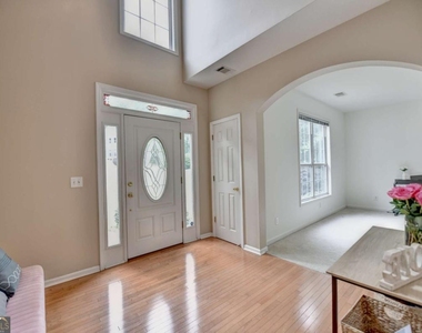 2172 Woodbriar Drive - Photo Thumbnail 4