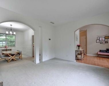 2172 Woodbriar Drive - Photo Thumbnail 7