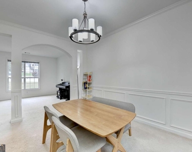 2172 Woodbriar Drive - Photo Thumbnail 9