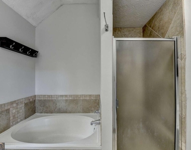 1112 Ashbury Drive - Photo Thumbnail 49