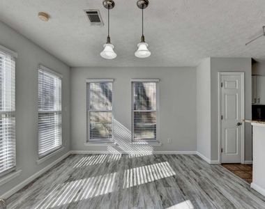 1112 Ashbury Drive - Photo Thumbnail 14