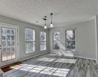 1112 Ashbury Drive - Photo Thumbnail 13