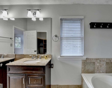 1112 Ashbury Drive - Photo Thumbnail 47