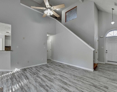 1112 Ashbury Drive - Photo Thumbnail 11